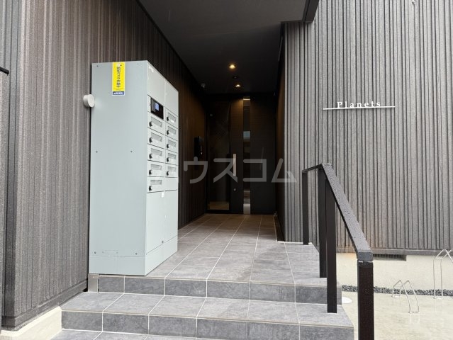 21/30 エントランス