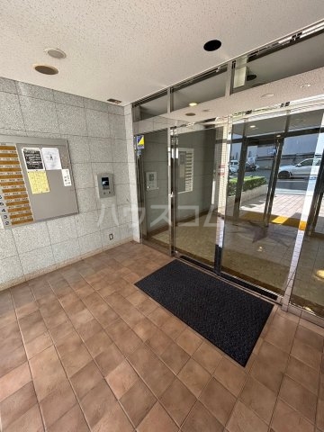 27/30 エントランス