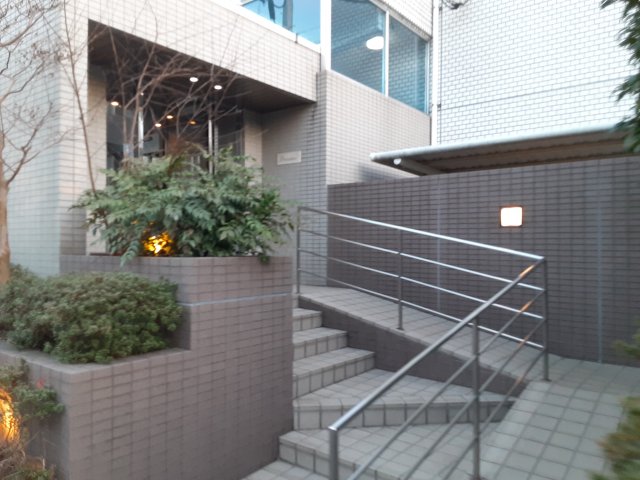 23/24 エントランス