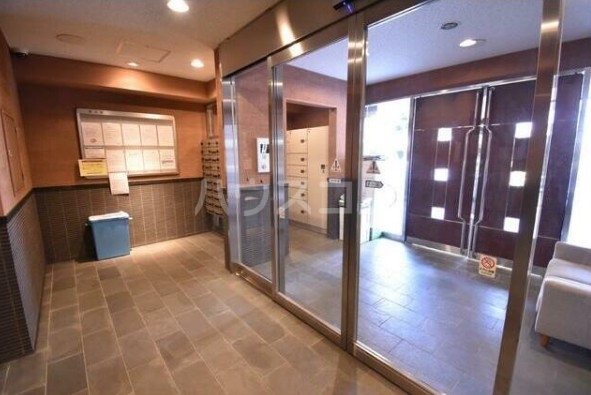 19/19 エントランス