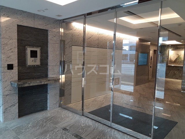 24/30 エントランス