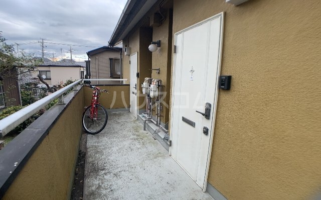 23/30 エントランス