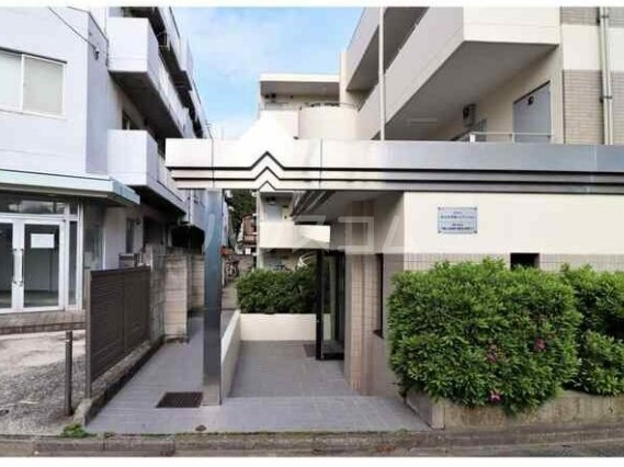 16/17 エントランス