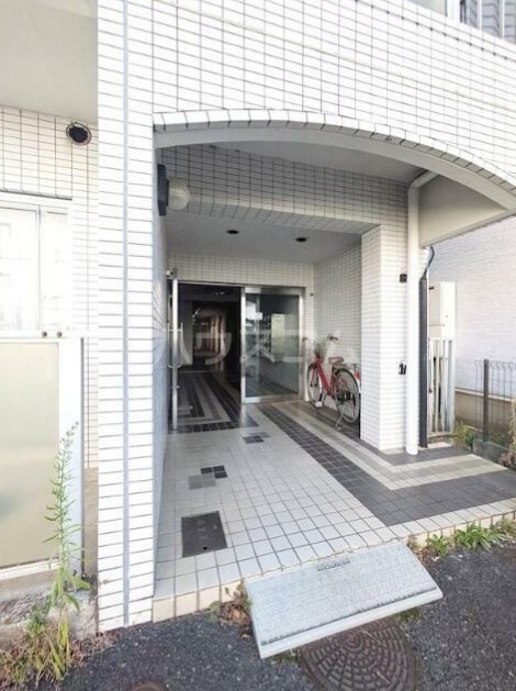 2/5 エントランス