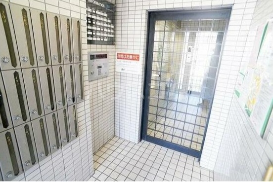 20/30 エントランス