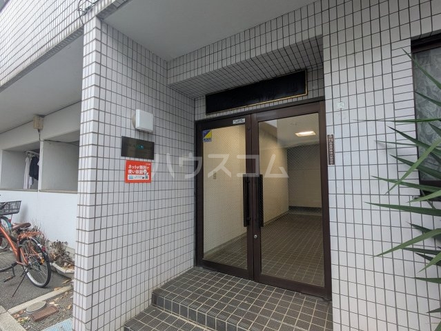 18/28 エントランス