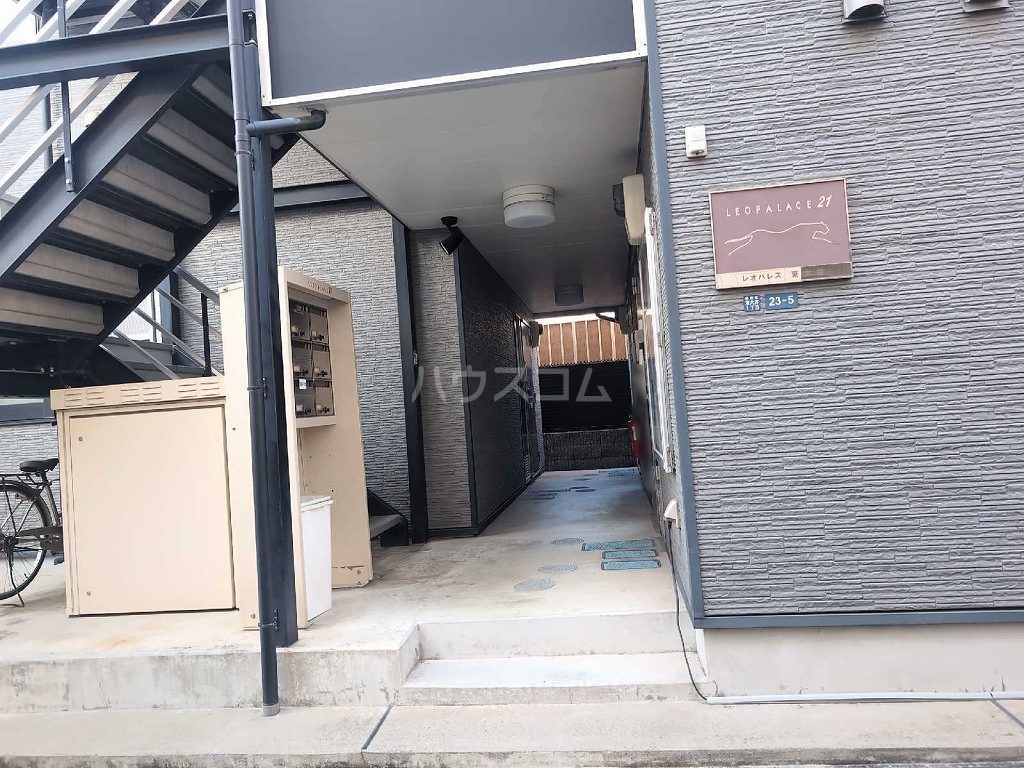 16/17 エントランス