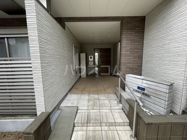 21/30 エントランス