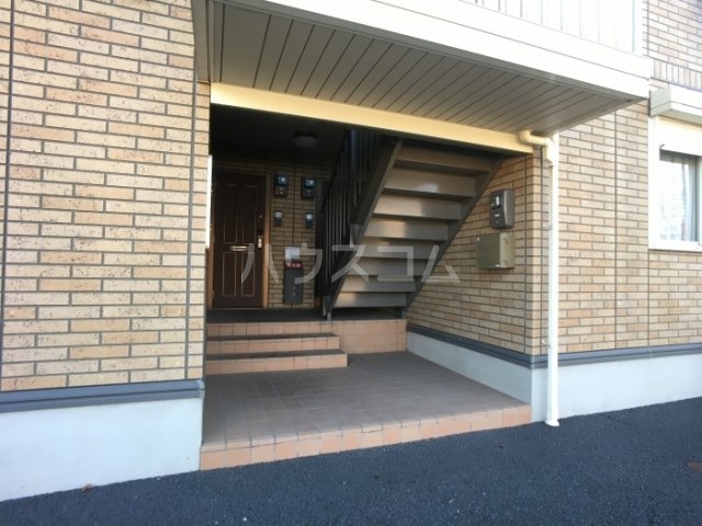 18/27 エントランス