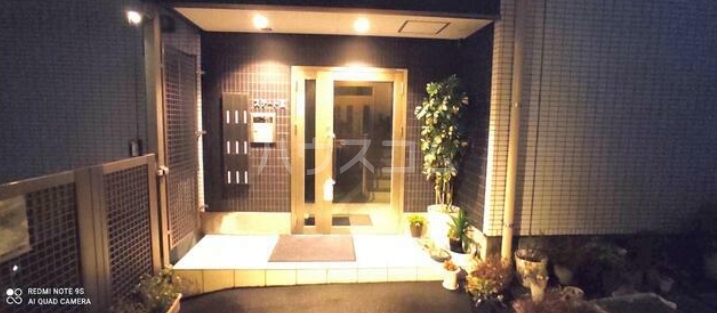 16/16 エントランス