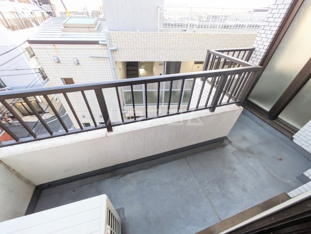 23/28 バルコニー