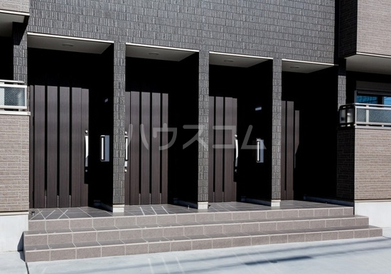 13/15 エントランス