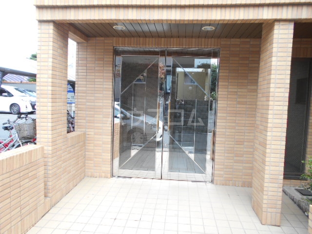 18/29 エントランス