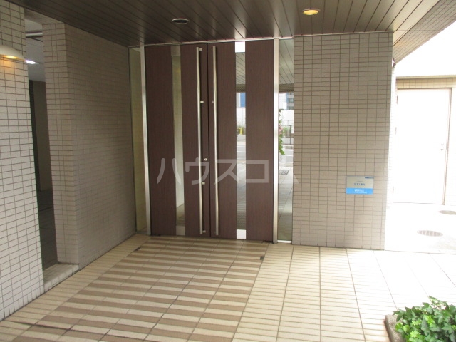 27/30 エントランス