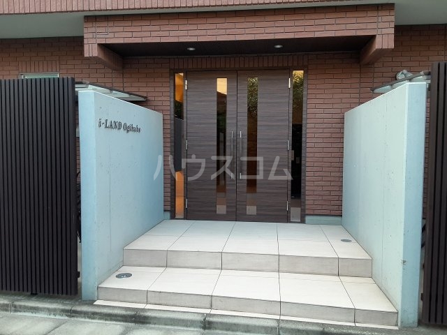 24/30 エントランス