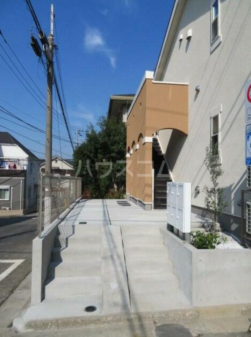 18/28 エントランス