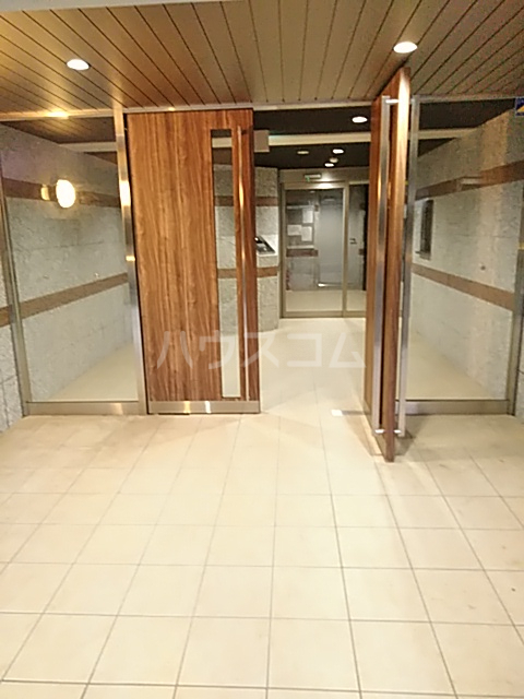 18/21 エントランス