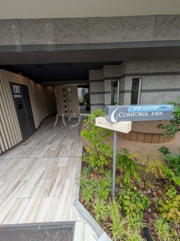 27/30 エントランス