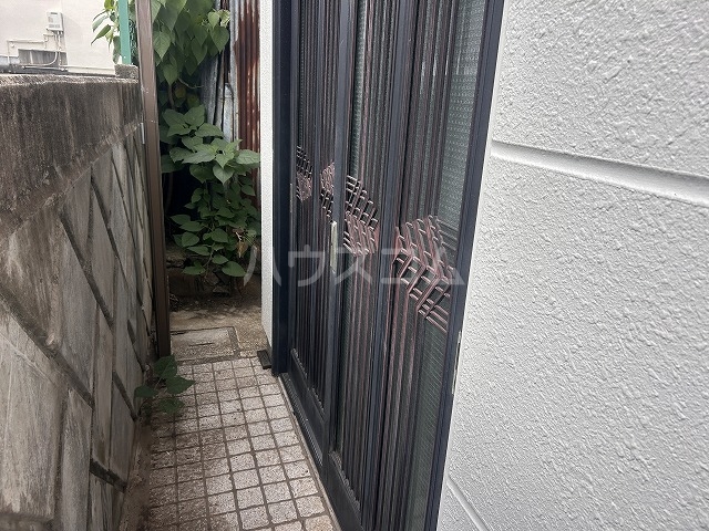 28/30 エントランス