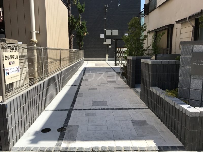 13/21 エントランス