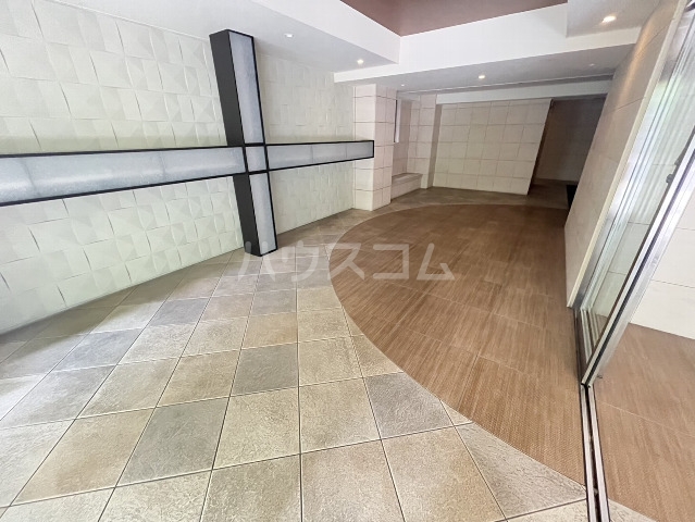 28/30 エントランス