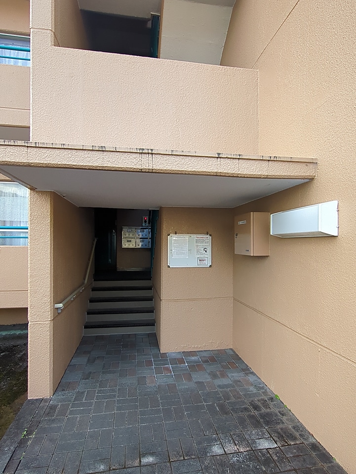 25/29 エントランス