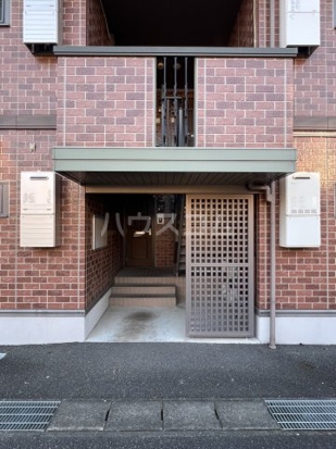 23/30 エントランス