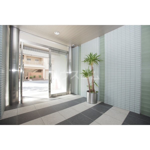 23/26 エントランス