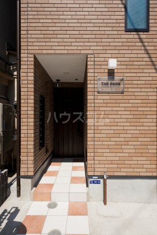 18/23 エントランス