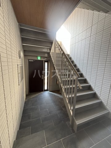 25/30 エントランス