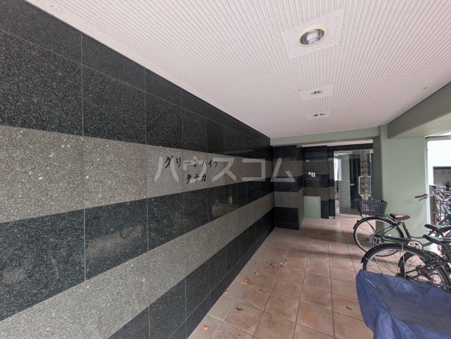 19/27 エントランス