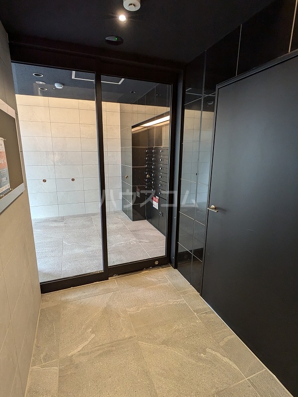 28/30 エントランス