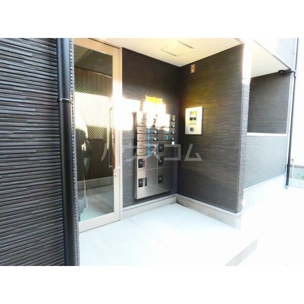 17/23 エントランス