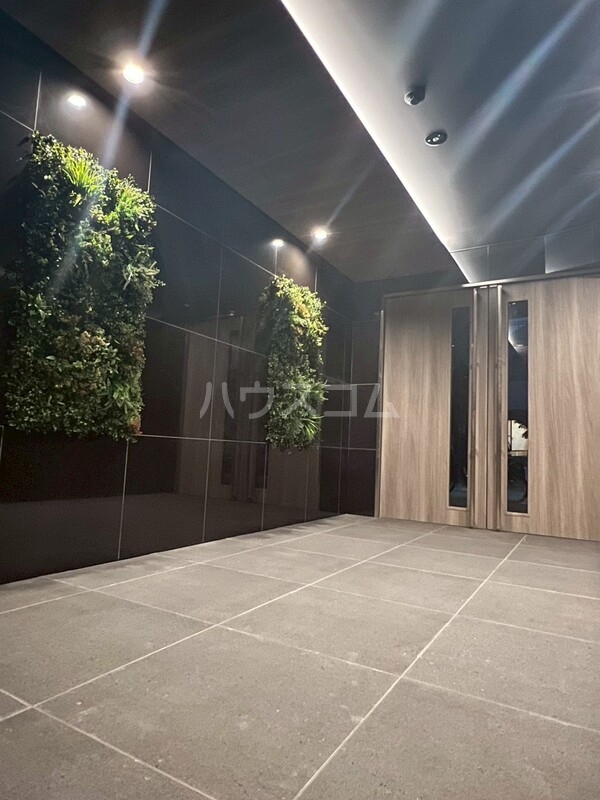 17/25 エントランス