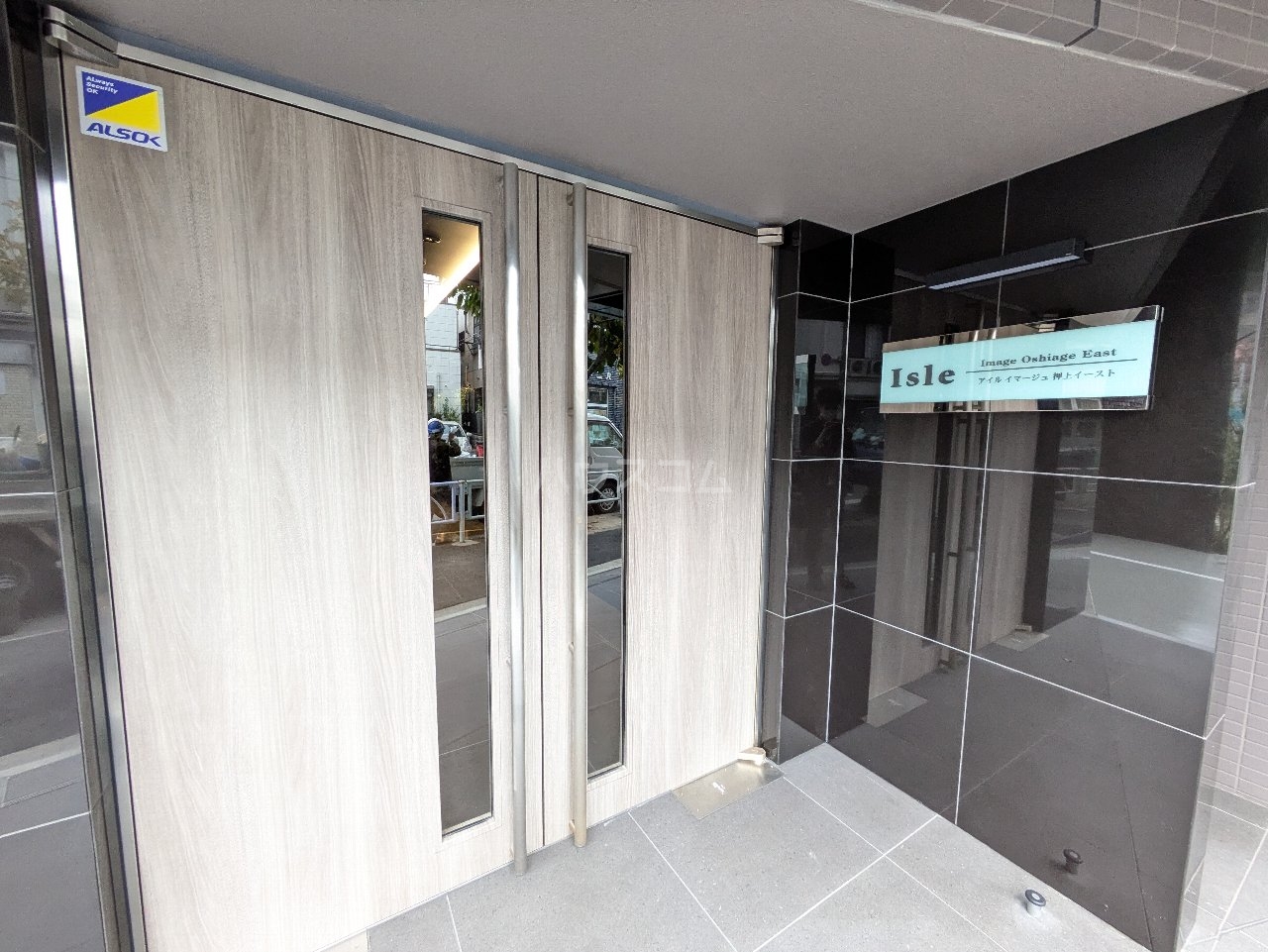 27/30 エントランス