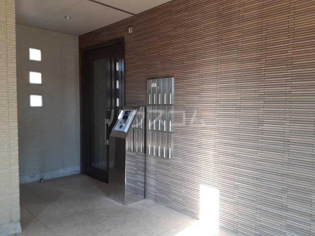 21/28 エントランス