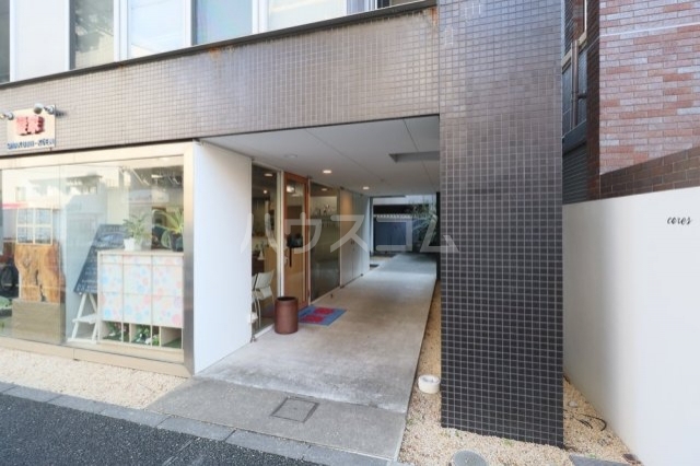 17/23 エントランス