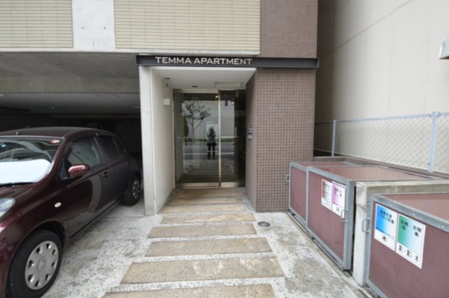 22/27 エントランス