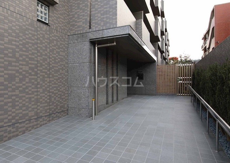 23/26 エントランス