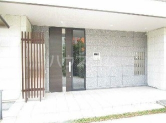 24/30 エントランス