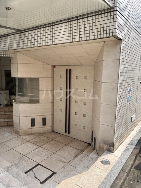 24/30 エントランス