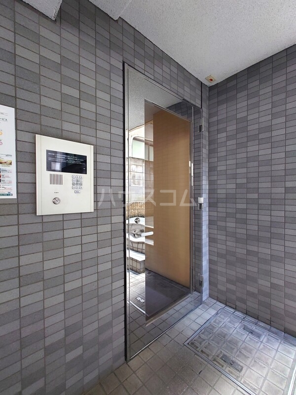 29/30 エントランス