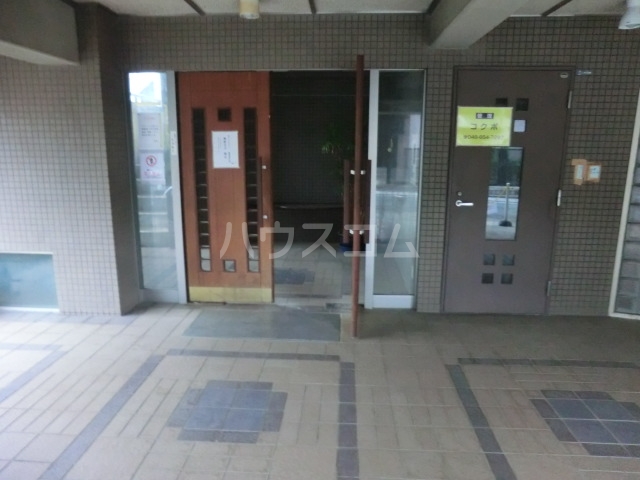 16/17 エントランス