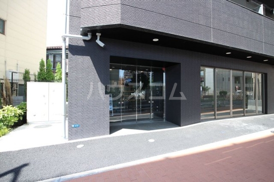 16/23 エントランス