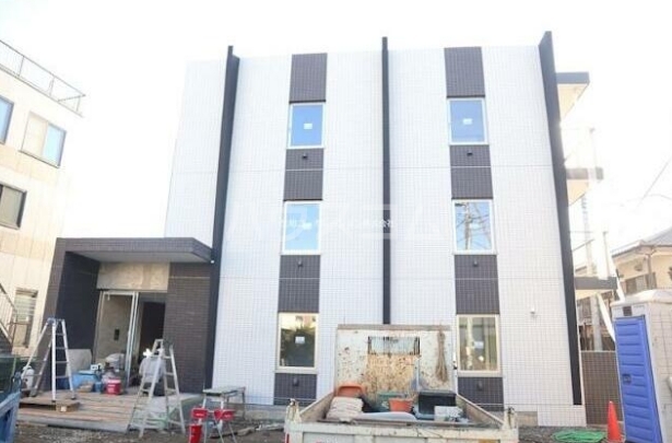 24/25 エントランス