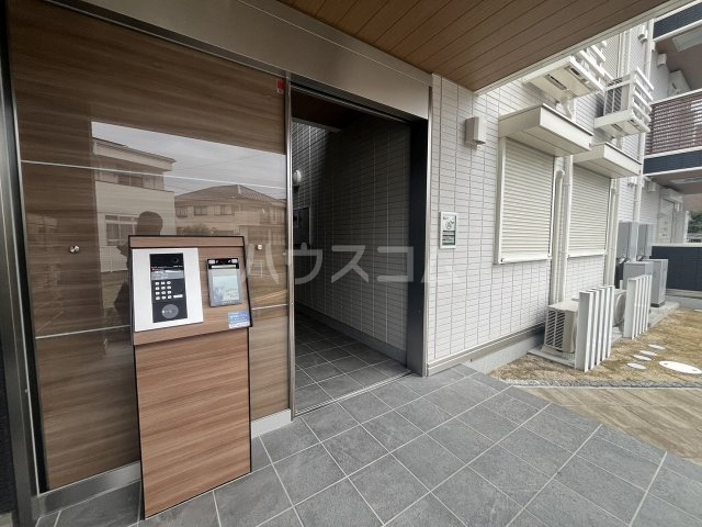 23/27 エントランス