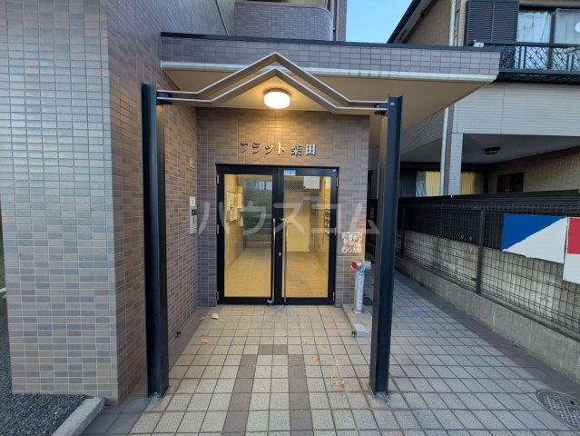 20/30 エントランス