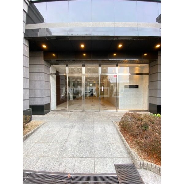 18/28 エントランス