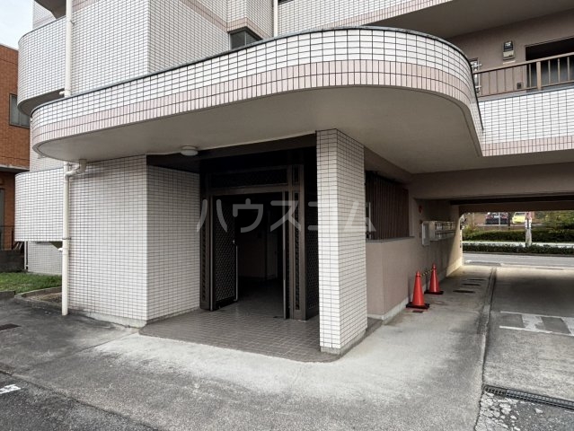 20/21 エントランス