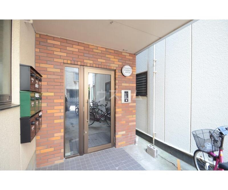 21/25 エントランス